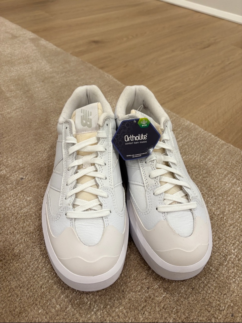 New Balance Men's White and Cream Casual Ortholite Sneakers ct302 m 8.5